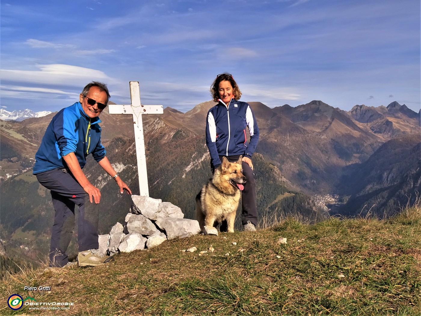 Alla crocve di vetta del Pizzo Badile (2044 m)